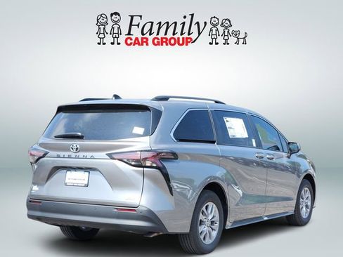 New 2026 Toyota Sienna XLE image 4