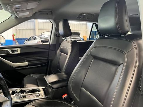 Used 2023 Ford Explorer XLT w/ Equipment Group 202A AWD/4WD image 23