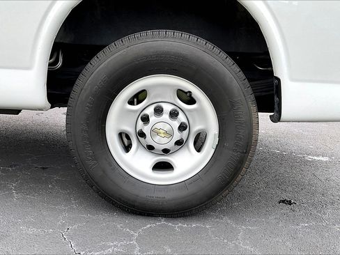 Used 2024 Chevrolet Express 3500 LS image 9