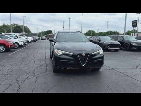 Used 2023 Alfa Romeo Stelvio Ti AWD/4WD image 3