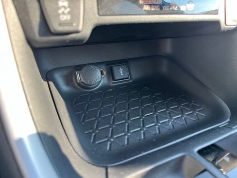 Used 2022 Toyota RAV4 LE AWD/4WD image 22