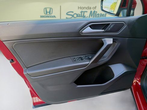 Used 2021 Volkswagen Tiguan SE image 19