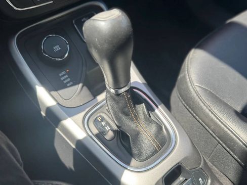 Used 2019 Jeep Compass Latitude w/ Cold Weather Group AWD/4WD image 27