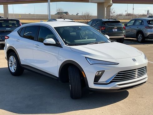 Used 2025 Buick Envista Preferred image 4