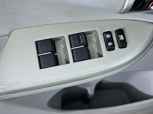 Used 2011 Toyota Corolla LE image 15