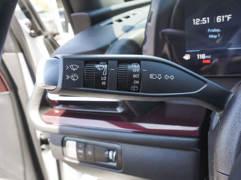 Used 2024 Chevrolet Traverse RS FWD image 18