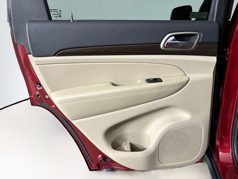 Used 2014 Jeep Grand Cherokee Laredo w/ 18" Wheel & 8.4" Radio Group image 24