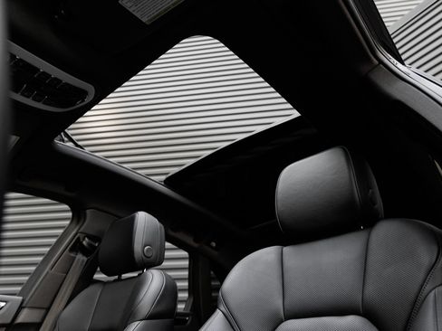Certified 2026 Porsche Macan AWD/4WD image 14