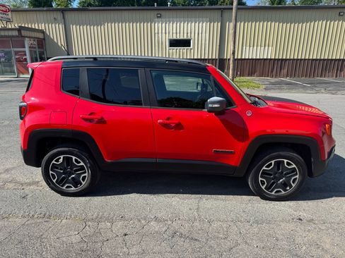 Used 2015 Jeep Renegade Trailhawk image 4