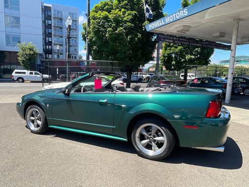 Used 2001 Ford Mustang Convertible RWD image 28