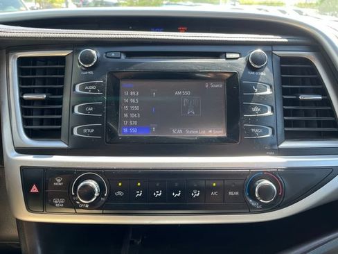 Used 2016 Toyota Highlander LE FWD image 8