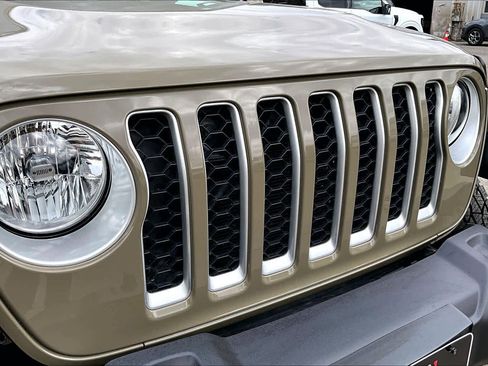 Used 2020 Jeep Gladiator Overland image 30