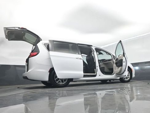 Used 2024 Chrysler Pacifica Touring-L FWD image 73