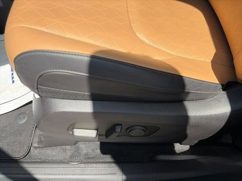 Used 2024 Kia Carnival LX FWD image 17