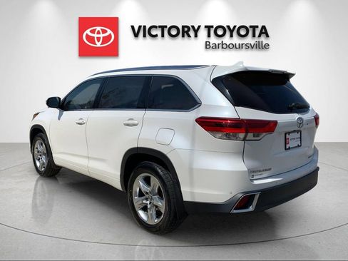 Used 2018 Toyota Highlander Limited image 3
