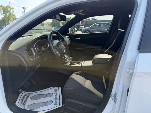 Used 2017 Dodge Charger SXT w/ Navigation & Travel Group RWD image 6