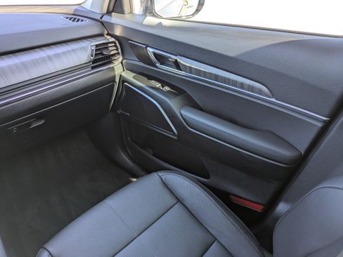 Certified 2025 Kia Telluride SX w/ SX Captain's Chair Package FWD image 17
