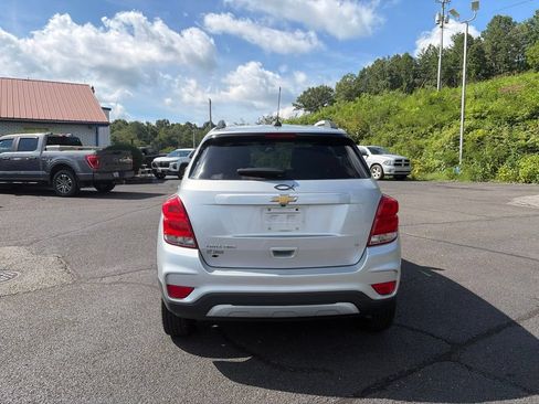 Used 2017 Chevrolet Trax LT w/ LT Convenience Package AWD/4WD image 8