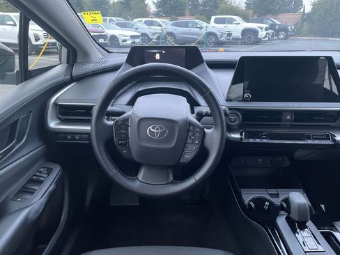 Used 2025 Toyota Prius LE image 34