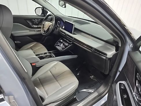 Used 2022 Lincoln Corsair AWD w/ Premium Package image 19
