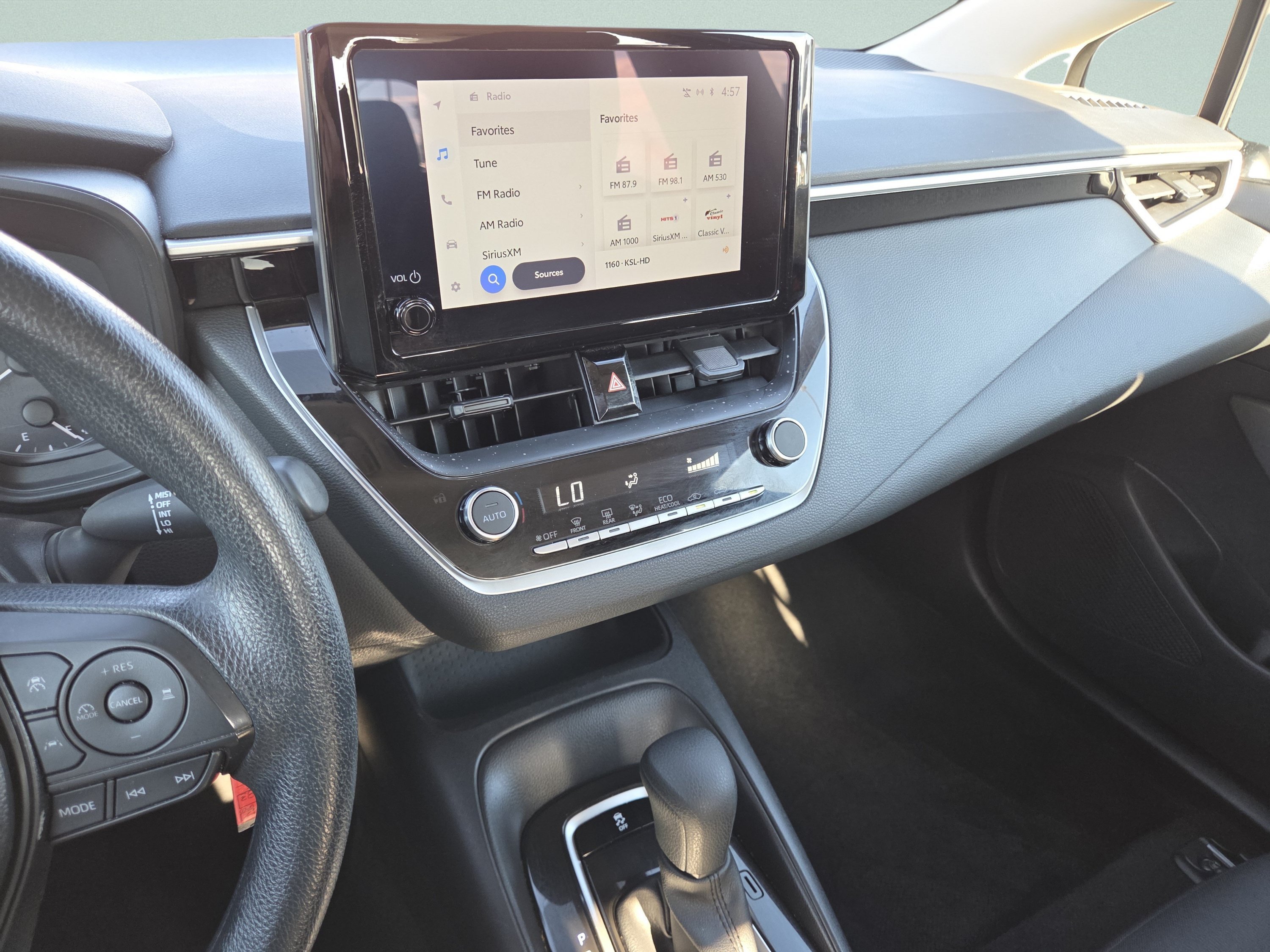 Used 2025 Toyota Corolla LE FWD image 30