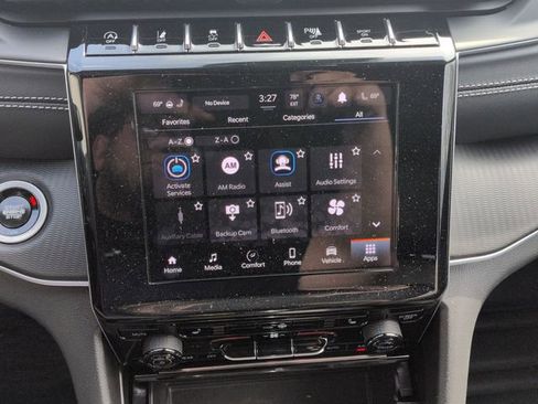 Used 2025 Jeep Grand Cherokee L Laredo image 15