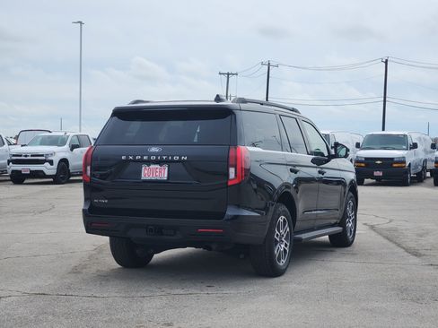 Certified 2025 Ford Expedition Active AWD/4WD image 7
