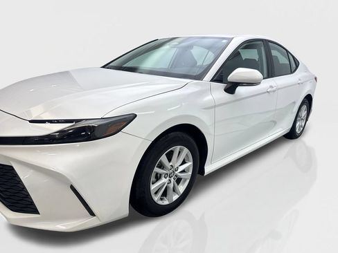Used 2025 Toyota Camry LE FWD image 11