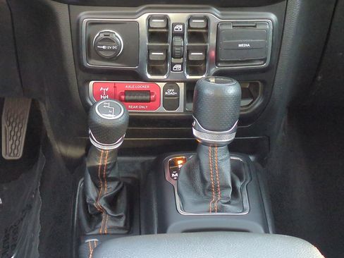 Certified 2021 Jeep Gladiator Mojave image 18