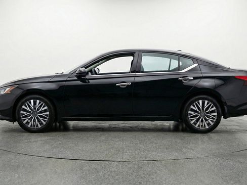 Used 2025 Nissan Altima 2.5 SV FWD image 5