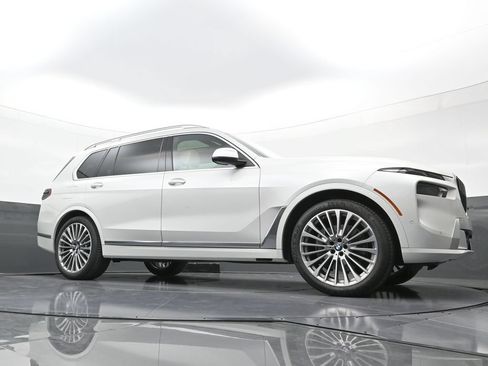 Used 2025 BMW X7 xDrive40i w/ Executive Package AWD/4WD image 22
