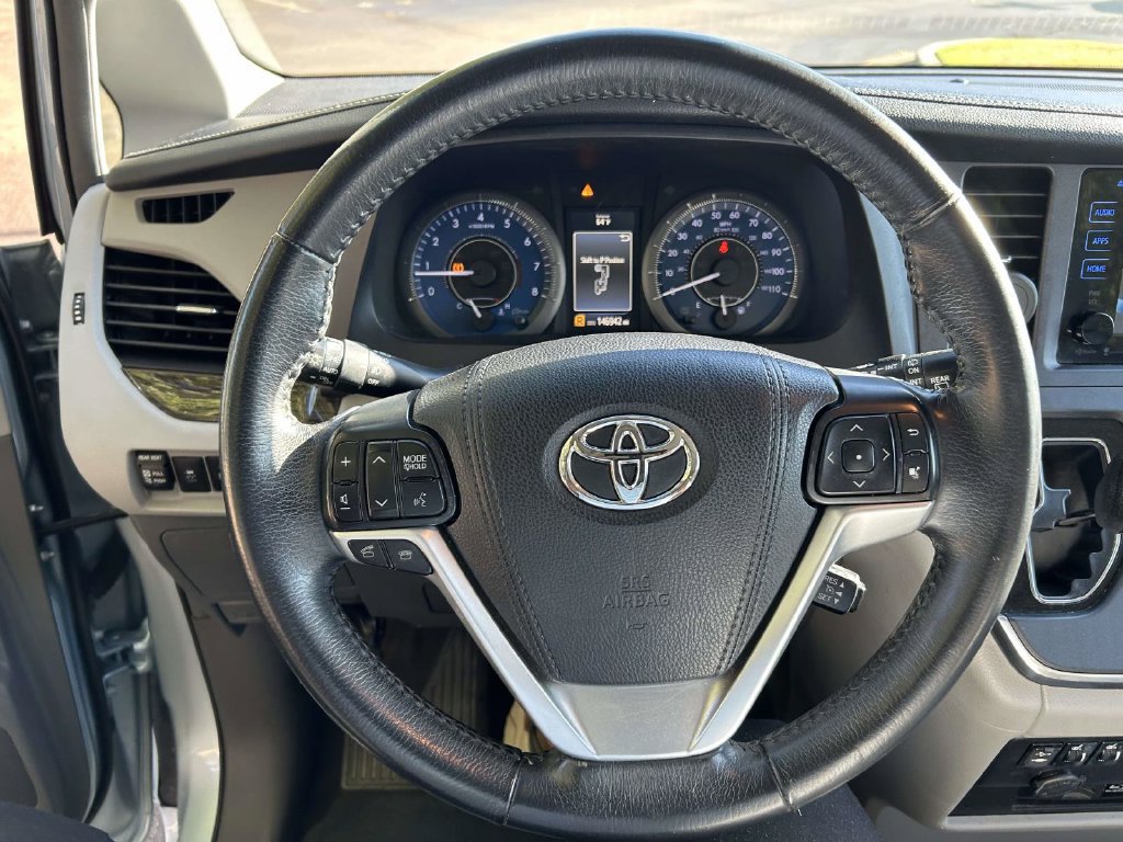 Used 2016 Toyota Sienna XLE Premium FWD image 22