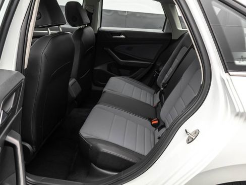 Used 2025 Volkswagen Jetta SE image 24