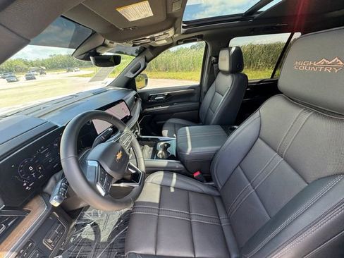 Used 2025 Chevrolet Tahoe High Country AWD/4WD image 29