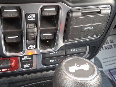 Used 2024 Jeep Wrangler Unlimited Rubicon 4xe AWD/4WD image 25