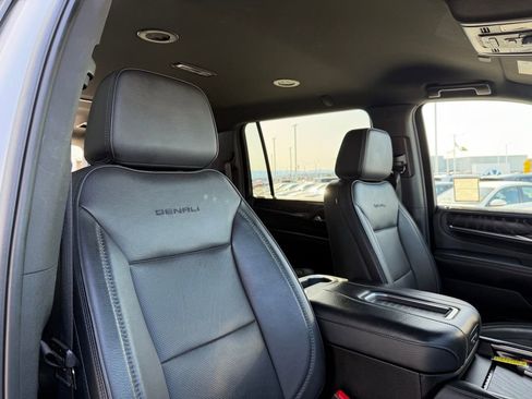 Used 2023 GMC Yukon XL Denali image 23