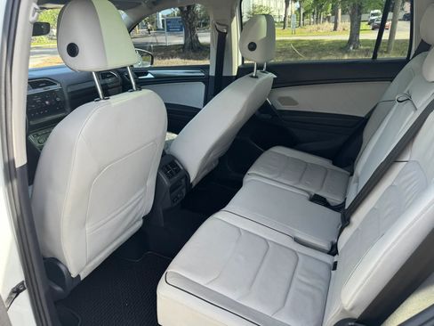 Used 2019 Volkswagen Tiguan SEL Premium image 25
