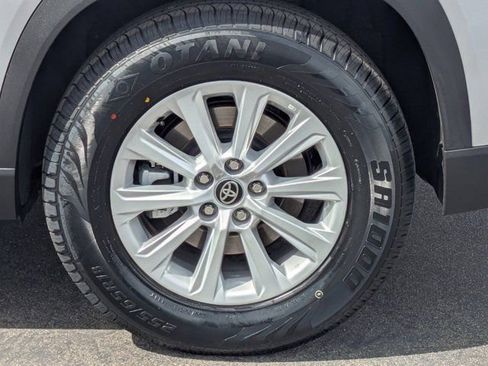 Used 2024 Toyota Grand Highlander XLE image 12