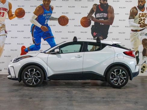 Used 2021 Toyota C-HR XLE FWD image 16