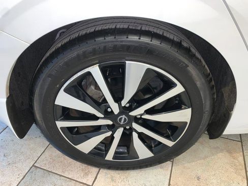 Used 2024 Nissan Sentra SV w/ SV Premium Package image 10