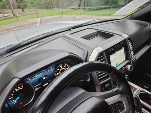 Used 2017 Ford F150 Platinum w/ Equipment Group 701A Luxury image 29