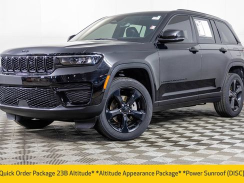 Used 2023 Jeep Grand Cherokee Altitude AWD/4WD image 2