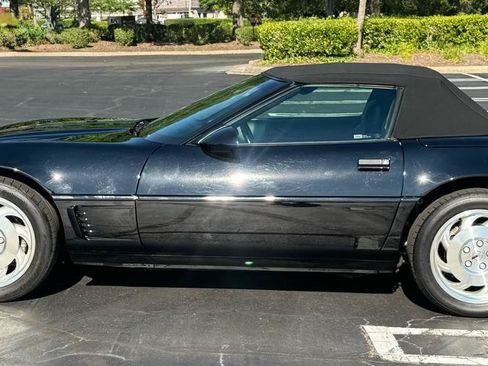 Used 1996 Chevrolet Corvette Convertible RWD image 2