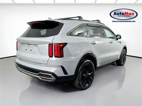Used 2023 Kia Sorento SX image 2