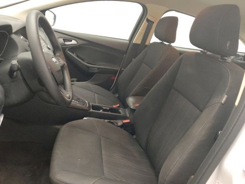 Used 2018 Ford Focus SE w/ SE Appearance Package image 17