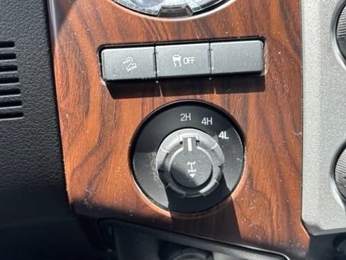 Used 2014 Ford F250 Lariat w/ Lariat Interior Package AWD/4WD image 12