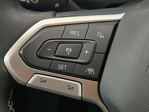 Certified 2022 Volkswagen Tiguan SE w/ Panoramic Sunroof Package FWD image 25