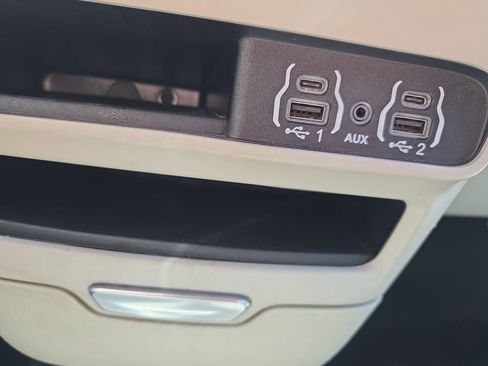 Used 2024 Chrysler Pacifica Touring-L FWD image 66