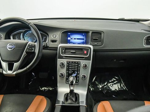 Used 2018 Volvo V60 T5 Cross Country AWD/4WD image 15