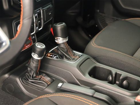 Used 2023 Jeep Gladiator Mojave w/ Cold Weather Group image 17